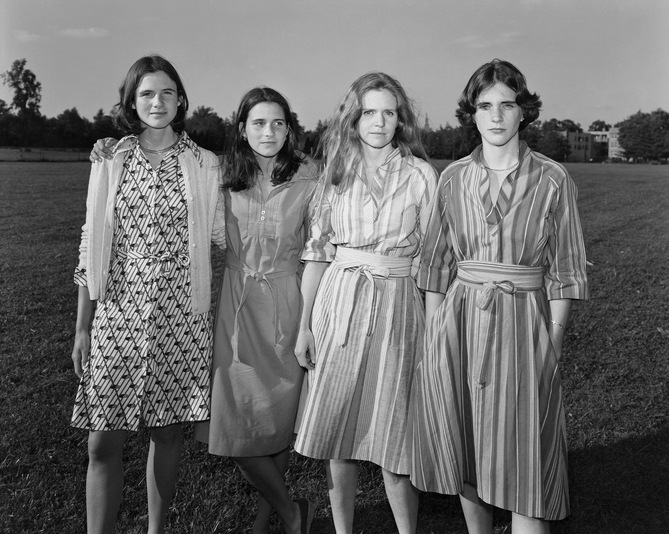 sisters_take_pictures_together_every_year_for_40_years_1