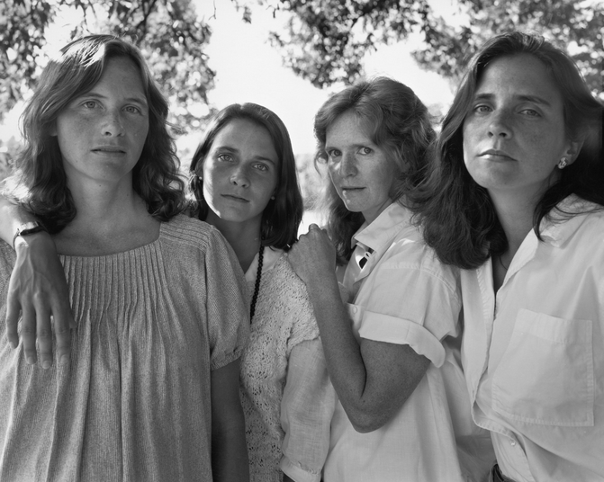 sisters_take_pictures_together_every_year_for_40_years_10