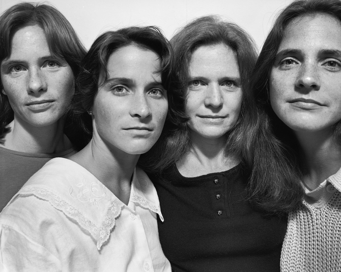 sisters_take_pictures_together_every_year_for_40_years_11