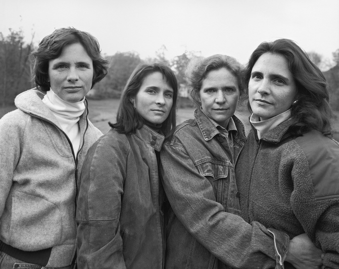 sisters_take_pictures_together_every_year_for_40_years_15