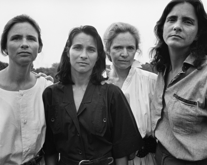 sisters_take_pictures_together_every_year_for_40_years_16