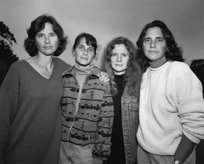 sisters_take_pictures_together_every_year_for_40_years_18