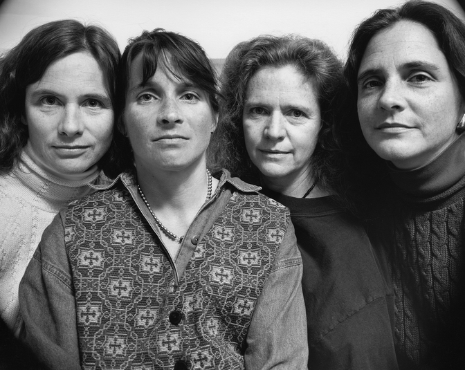 sisters_take_pictures_together_every_year_for_40_years_19