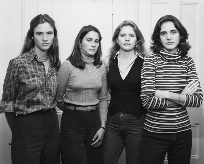 sisters_take_pictures_together_every_year_for_40_years_2