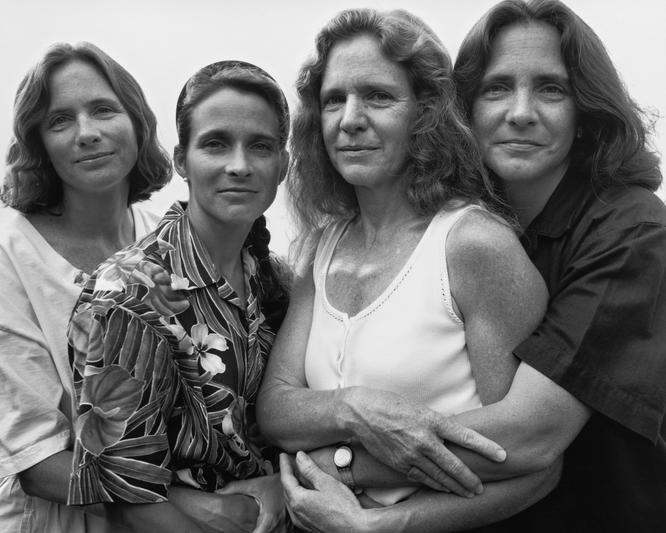 sisters_take_pictures_together_every_year_for_40_years_20