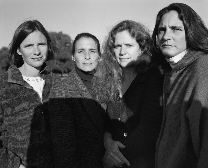 sisters_take_pictures_together_every_year_for_40_years_21
