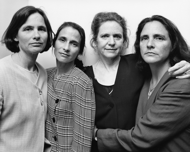 sisters_take_pictures_together_every_year_for_40_years_22