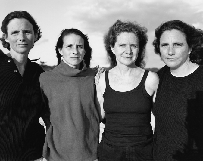 sisters_take_pictures_together_every_year_for_40_years_23