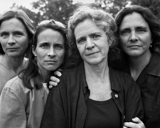 sisters_take_pictures_together_every_year_for_40_years_24
