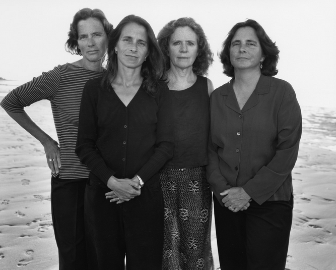 sisters_take_pictures_together_every_year_for_40_years_26