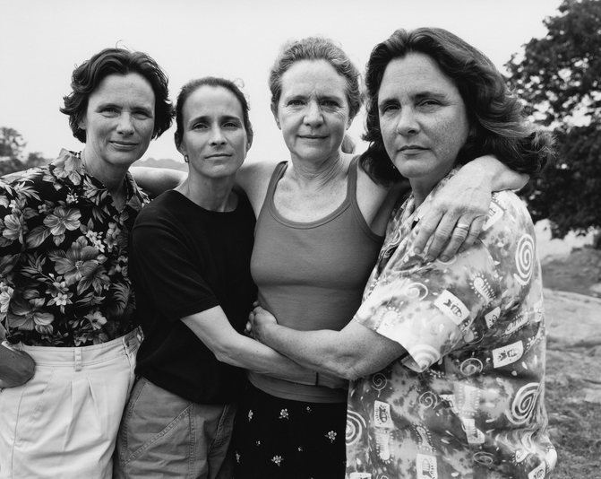 sisters_take_pictures_together_every_year_for_40_years_27