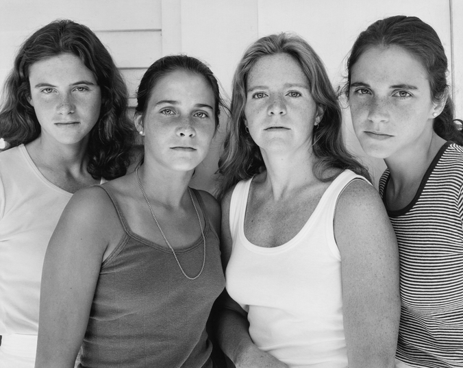 sisters_take_pictures_together_every_year_for_40_years_3