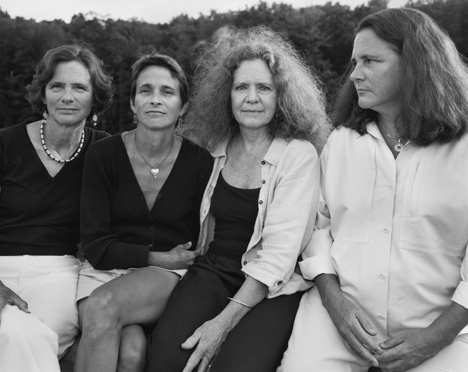 sisters_take_pictures_together_every_year_for_40_years_31