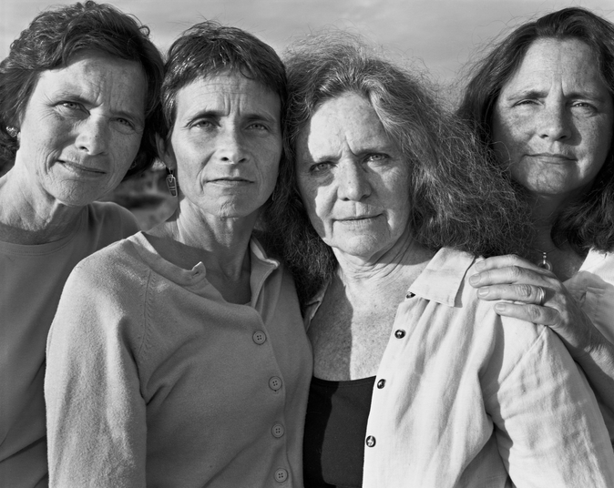 sisters_take_pictures_together_every_year_for_40_years_32