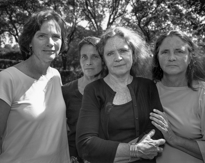 sisters_take_pictures_together_every_year_for_40_years_33