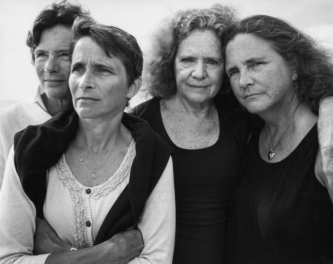 sisters_take_pictures_together_every_year_for_40_years_36