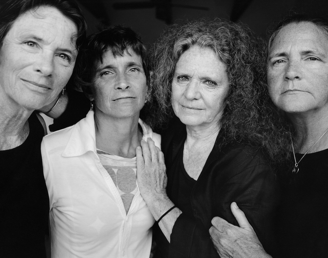 sisters_take_pictures_together_every_year_for_40_years_38