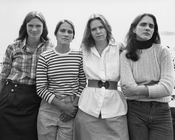 sisters_take_pictures_together_every_year_for_40_years_4