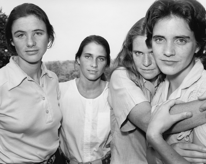 sisters_take_pictures_together_every_year_for_40_years_5